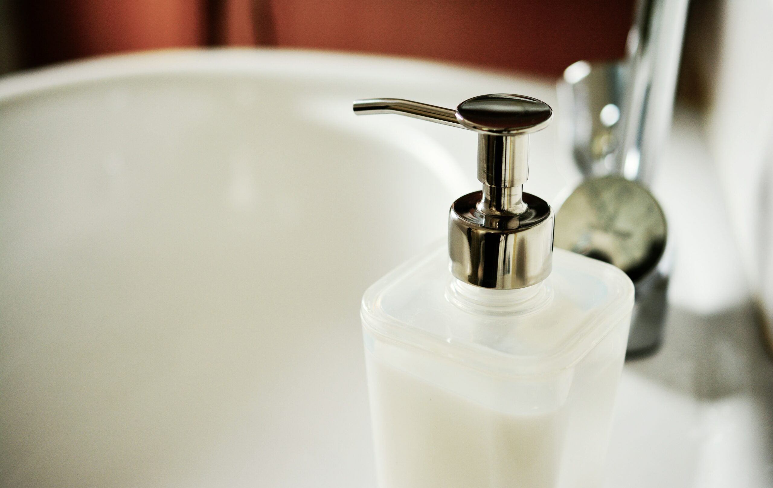 soap-dispenser-in-the-sink